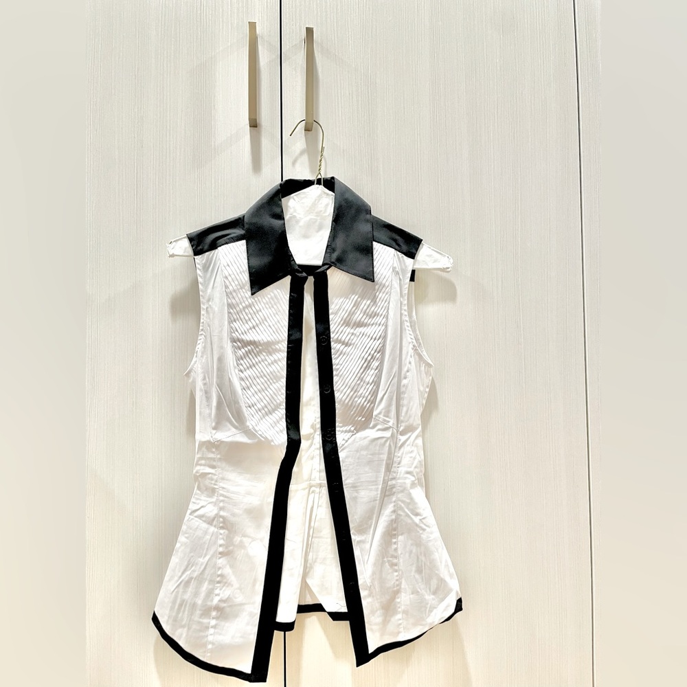 Karen Millen white sleeveless shirt with black trim - XS - unworn